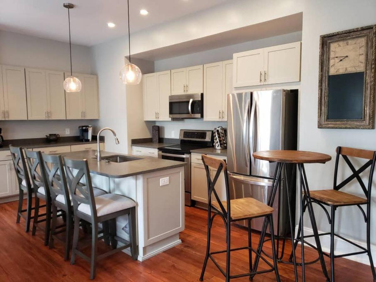 Newly Renovated 4 Bed 3 Bath And 2 Parking Spots Villa Savannah Eksteriør billede